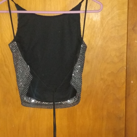 Backless Top - Picture 3 of 4